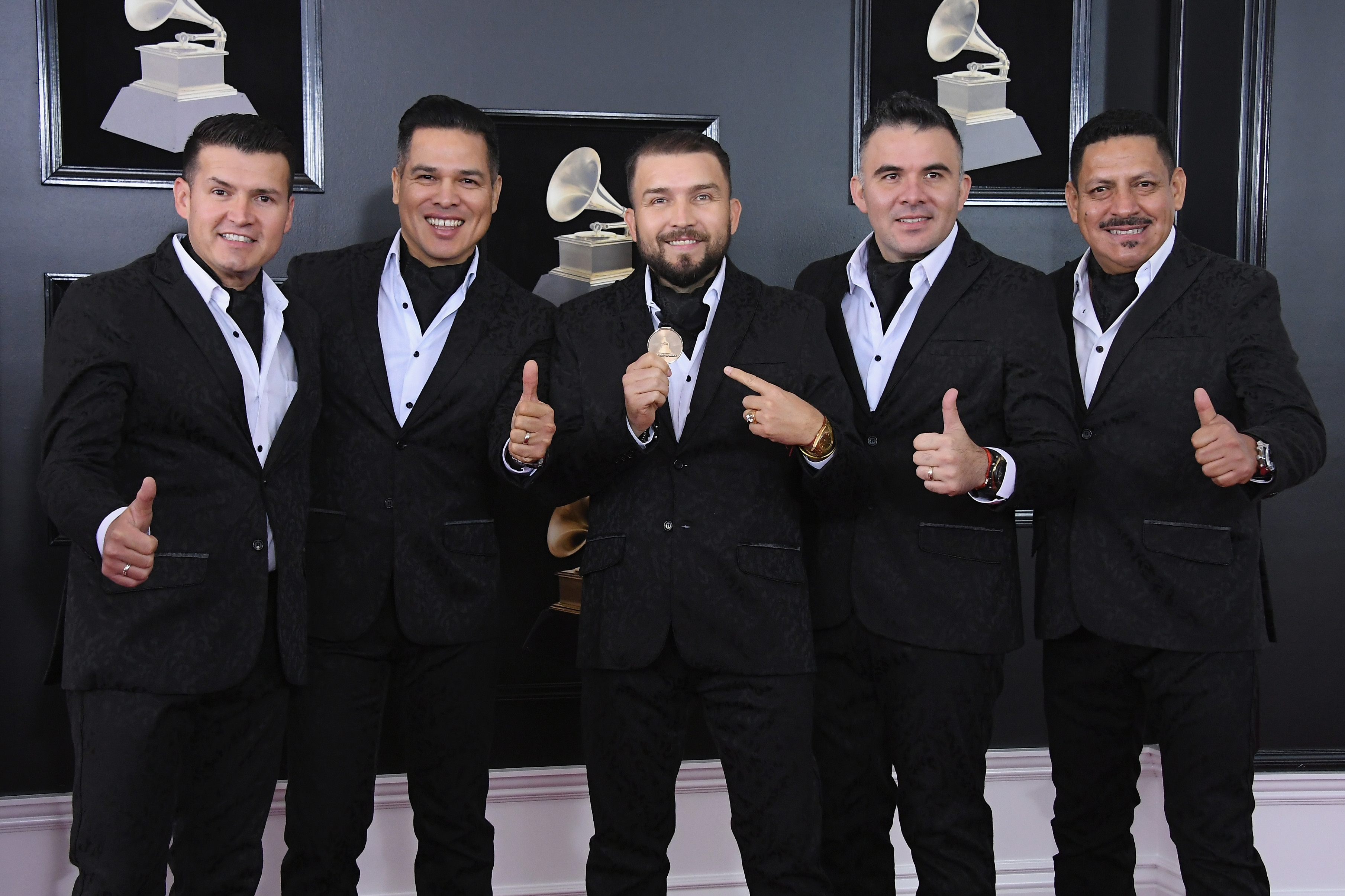 Banda El Recodo De Don Cruz Lizárraga – Hola y Estas Escuchando