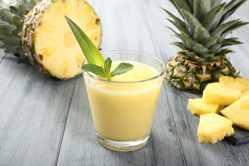 Recetas de batido de piña para un estomago plano