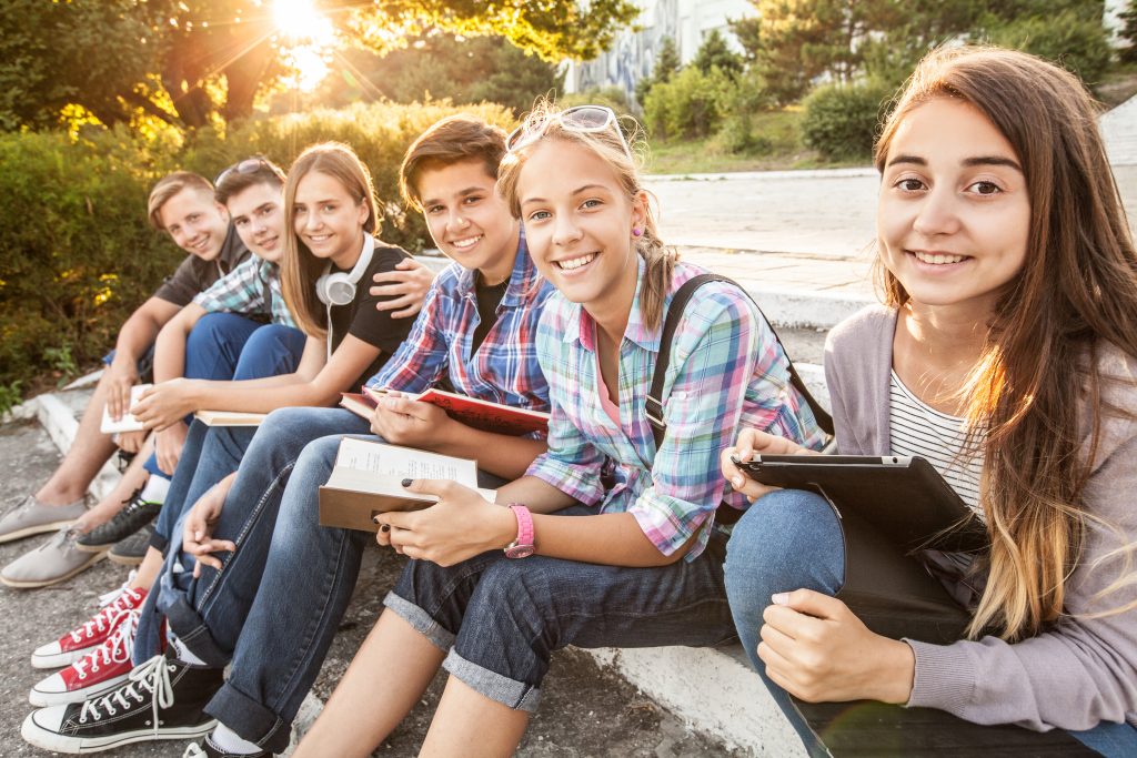 Adolescentes agotados por notificaciones del teléfono 