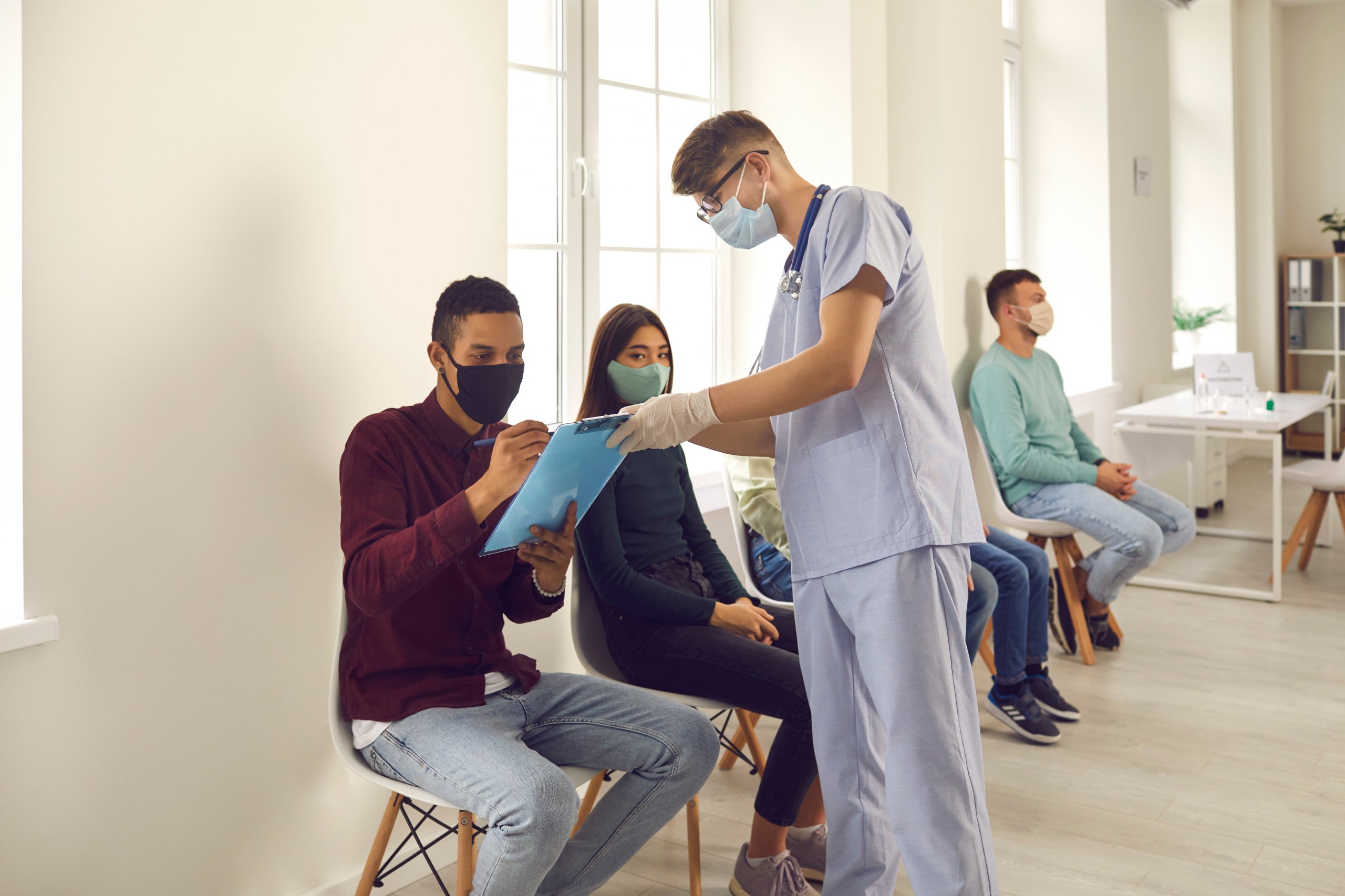 ¿Puedes ponerte la nueva vacuna Covid y la de la gripe al mismo tiempo?