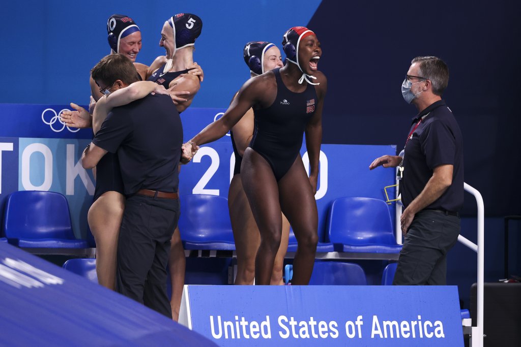 Estados Unidos gana su tercer oro consecutivo en waterpolo femenino