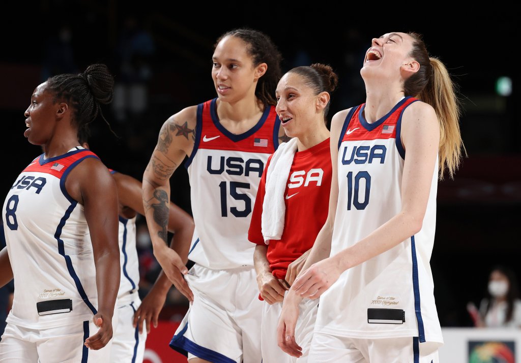 El equipo de baloncesto femenino de EE.UU. avanza al séptimo partido consecutivo por la medalla de oro olímpica