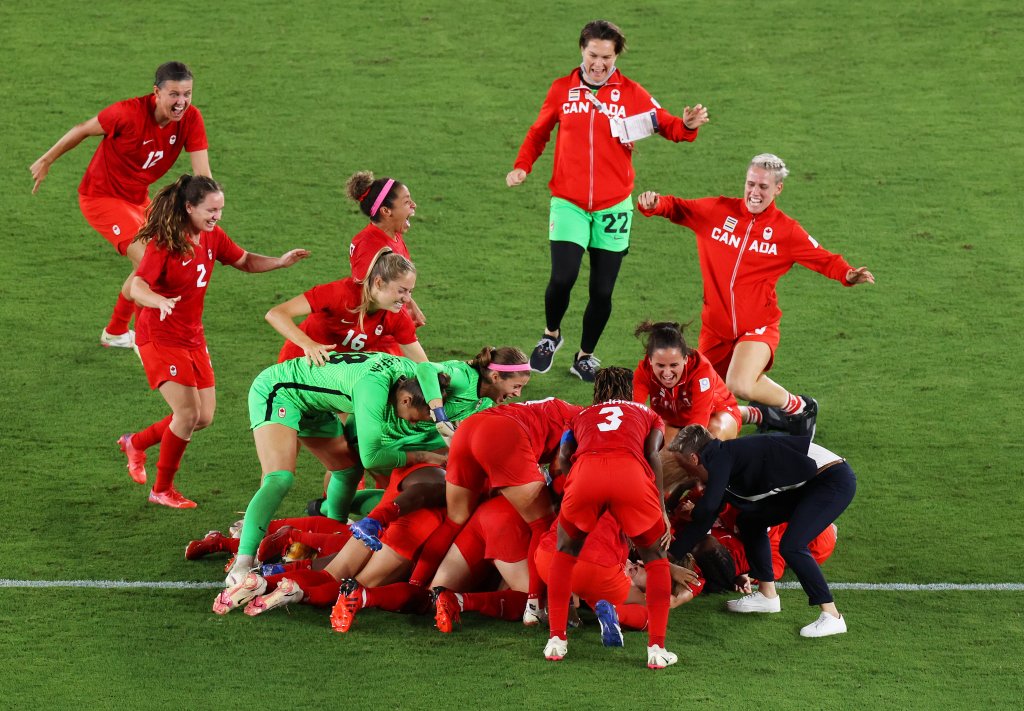 Canadá gana el primer oro de su historia en fútbol femenino