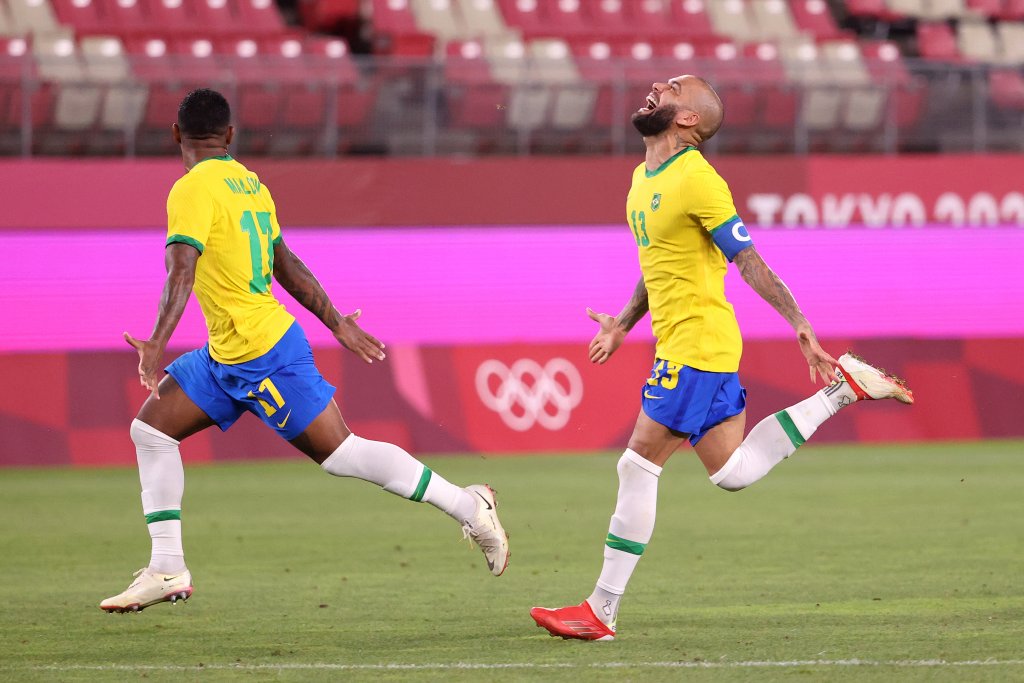 El campeón defensor, Brasil, llega a la final de fútbol masculino