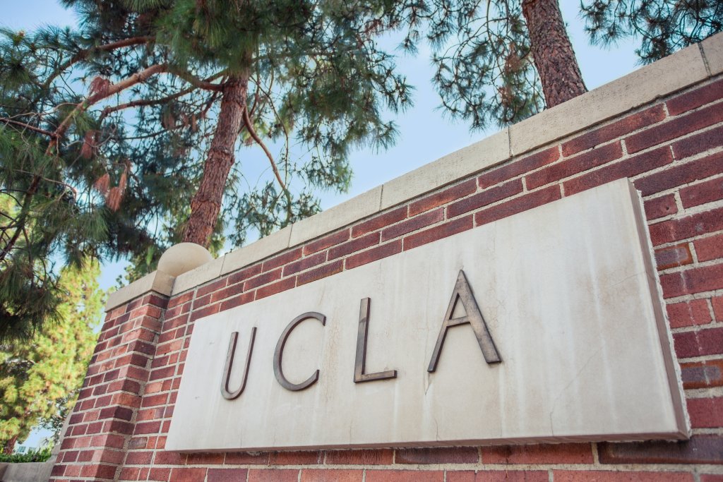 Récord de solicitudes latinas para la Universidad de California es un paso en la dirección correcta, según los expertos