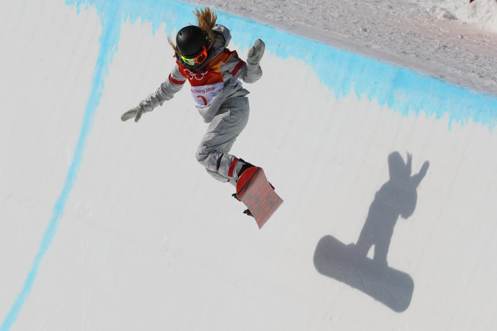 Con una impresionante primera carrera, Chloe Kim gana otro oro en el halfpipe