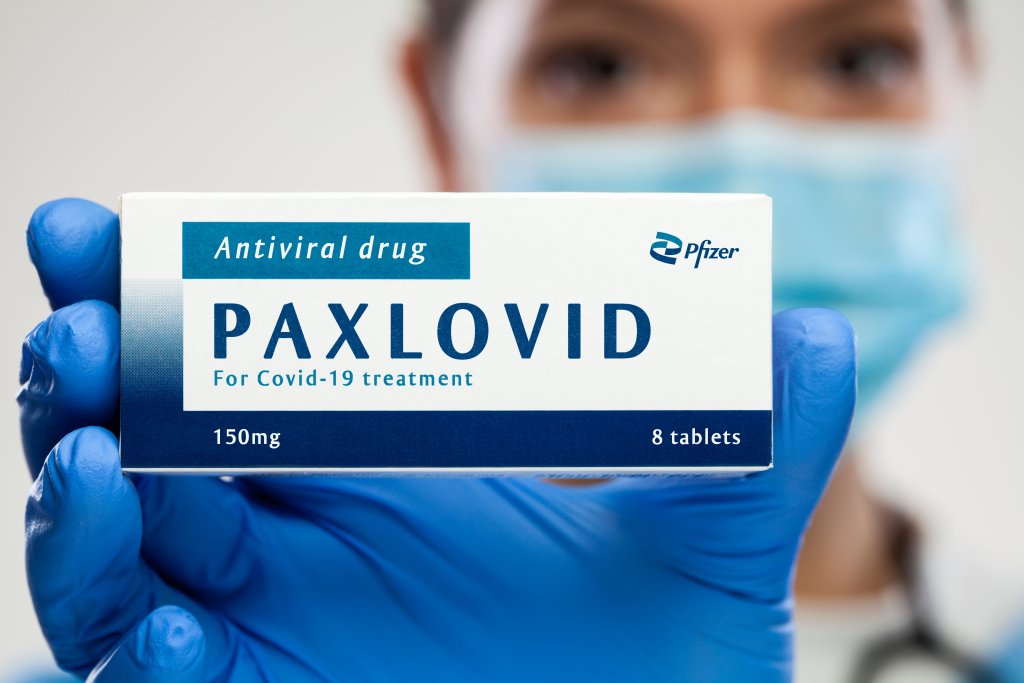 ¿Cómo actúa Paxlovid contra COVID-19?