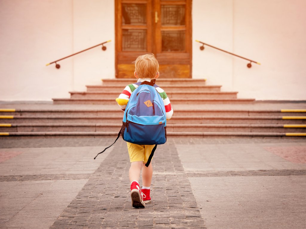 Además de matemáticas y lectura, las escuelas enseñan a ser feliz