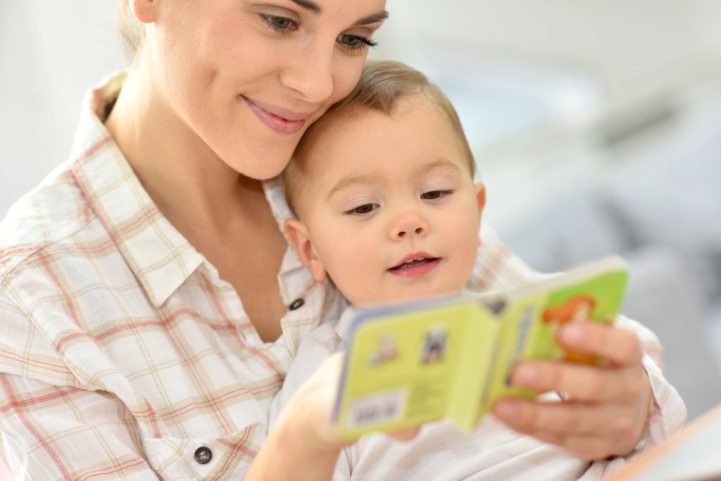 Relacionan más tiempo frente a la pantalla con retrasos en el desarrollo de los bebés