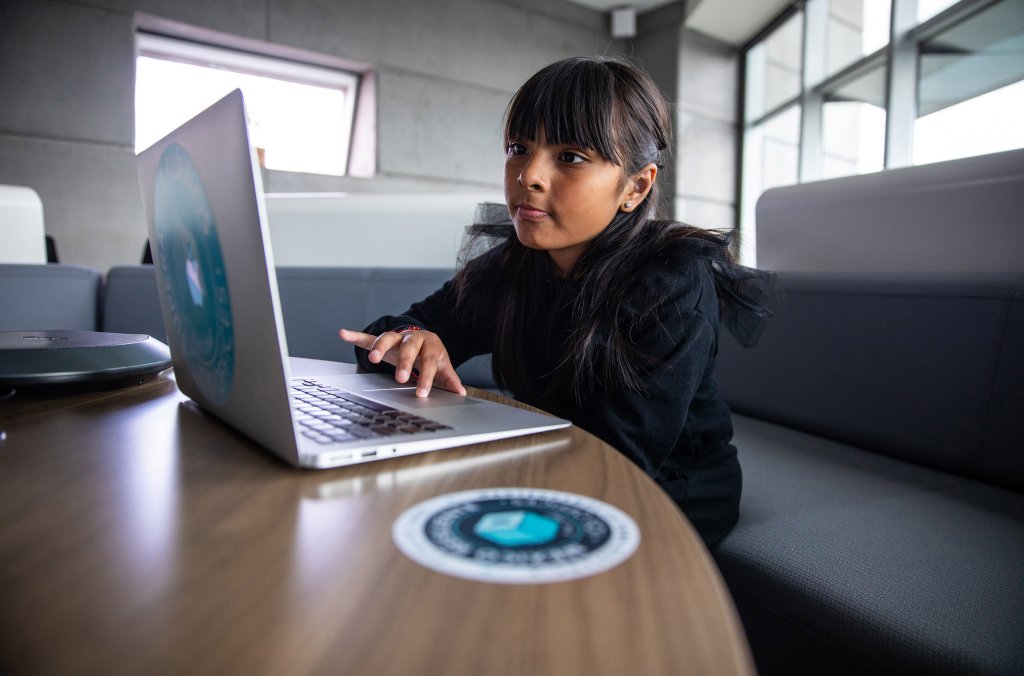 Niña de 11 años tiene coeficiente intelectual más alto que el de Albert Einstein