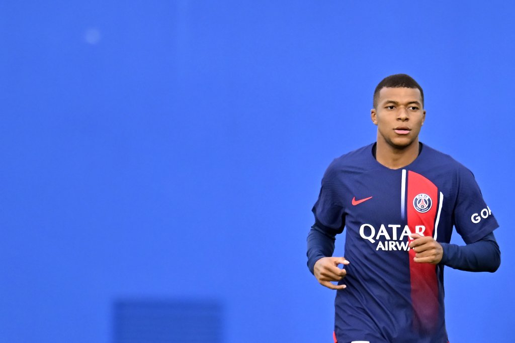 Al-Hilal ofrece $1.1 mil millones por Kylian Mbappé