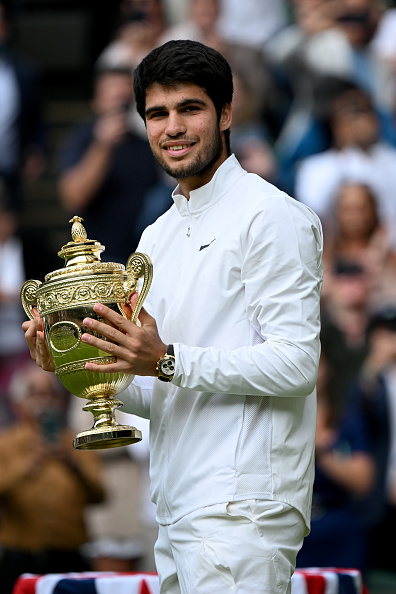 Alcaraz gana Wimbledon en una emocionante remontada ante Djokovic