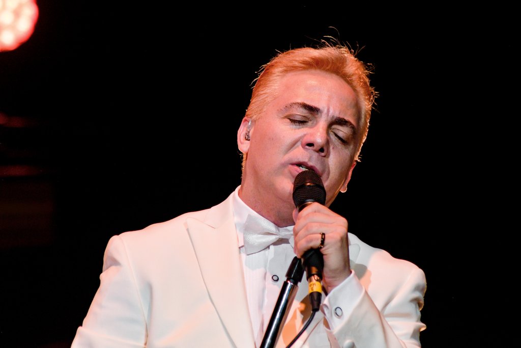 Audio 3 – Cristian Castro Comparte Cómo  Fue Que Llegó A Ver En Argentina El Concierto De Luis Miguel