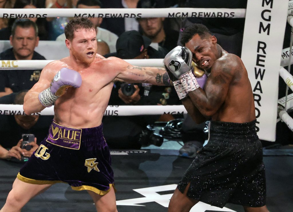 Canelo Álvarez venció a Jermell Charlo