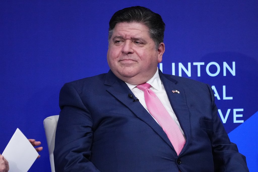 El gobernador de Illinois alerta sobre crisis migratoria y pide apoyo federal